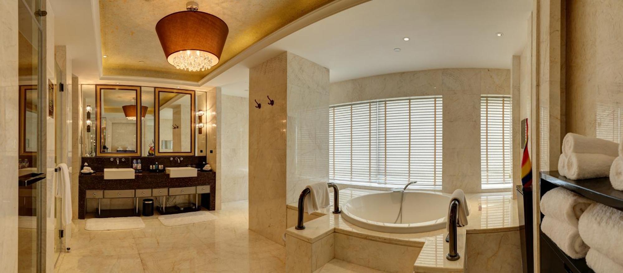 Hotel Ramada Plaza Liuzhou Liudong Exterior foto
